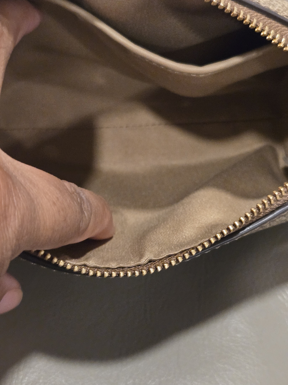 Coach Signature Canvas Zip Cosmetic Case - Khaki/Tan NWOT - Picture 13 of 13